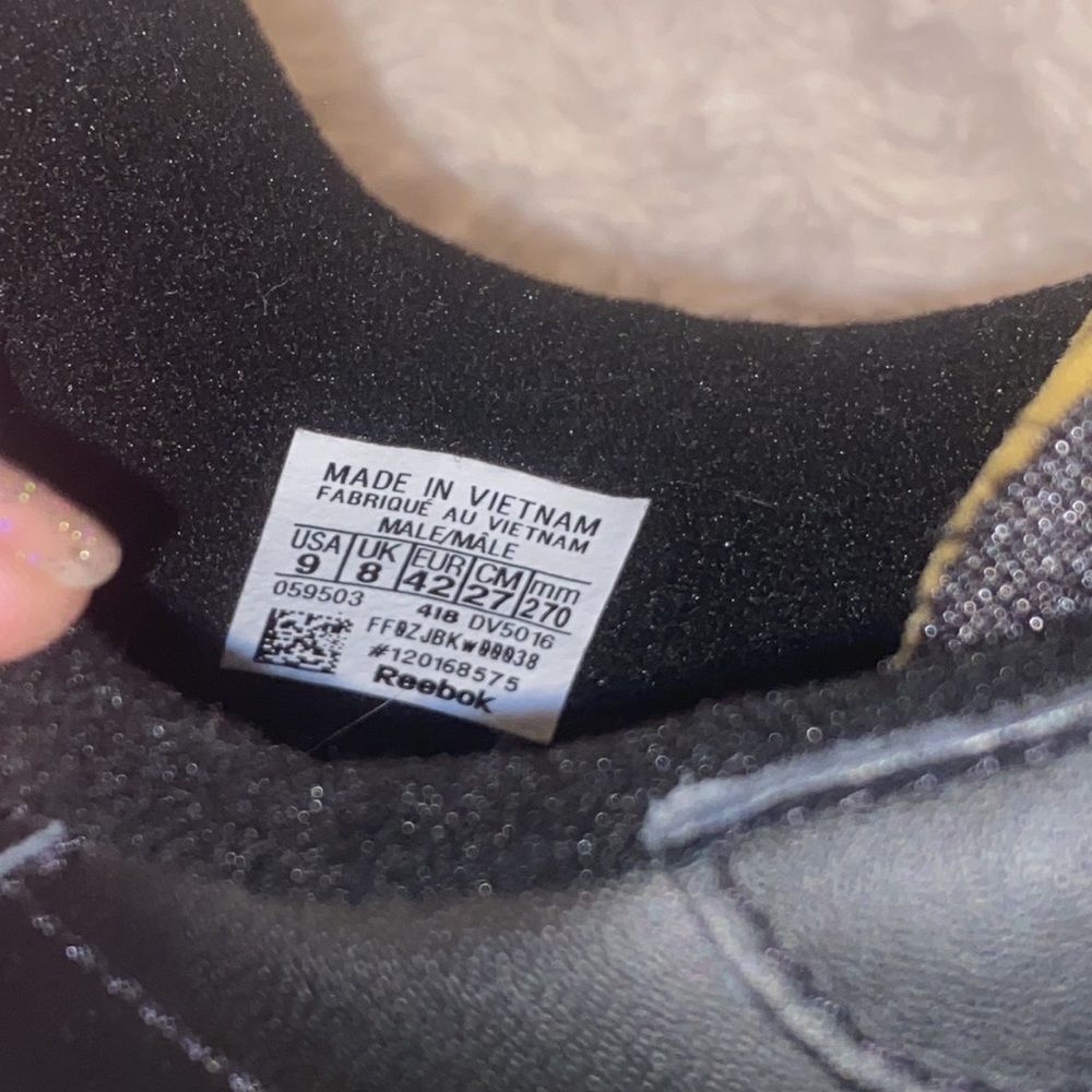 Mens Reebok Classic Sample Sneakers - Picture 7 of 8